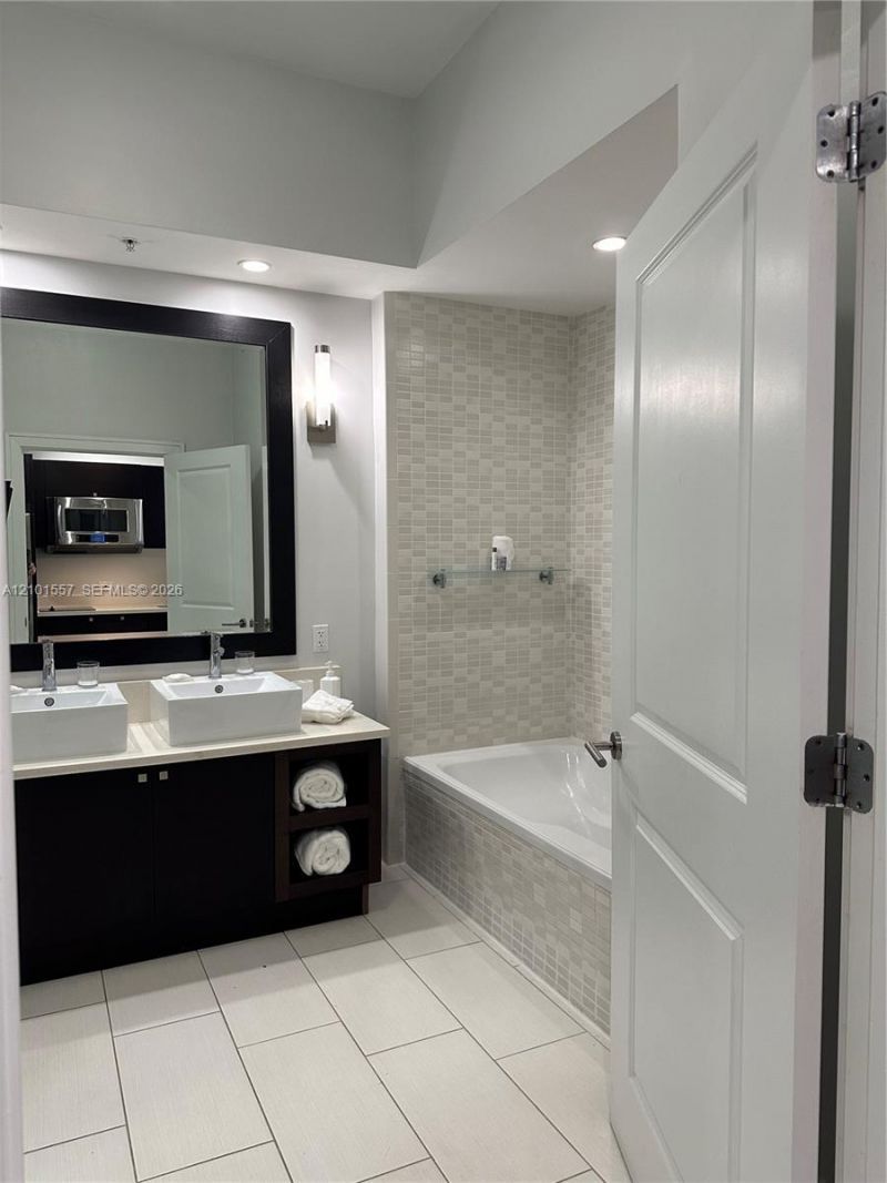 5300 NW 87th Ave , Unit 1007, Doral, FL 33178 Photo