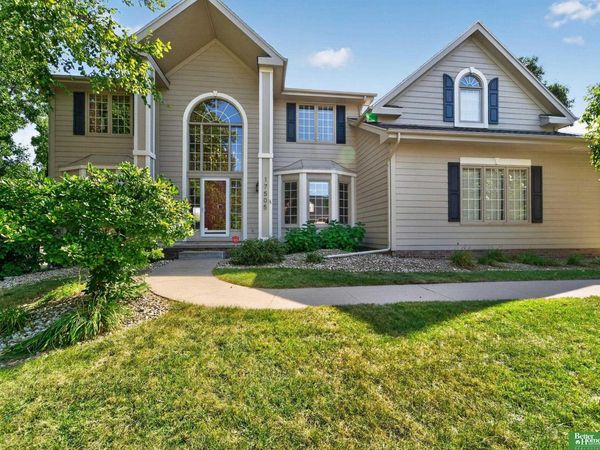 17505 Howard Street, Omaha, NE 68118
