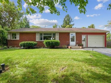 121 Robbins Lane, Syracuse, NY 13214