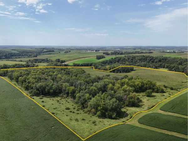 Bluebird Road , Cascade, IA 52033