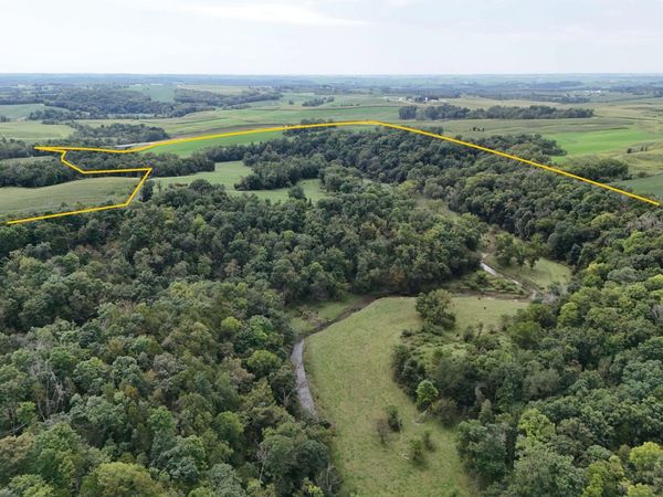 Bluebird Rd. , Cascade, IA 52033