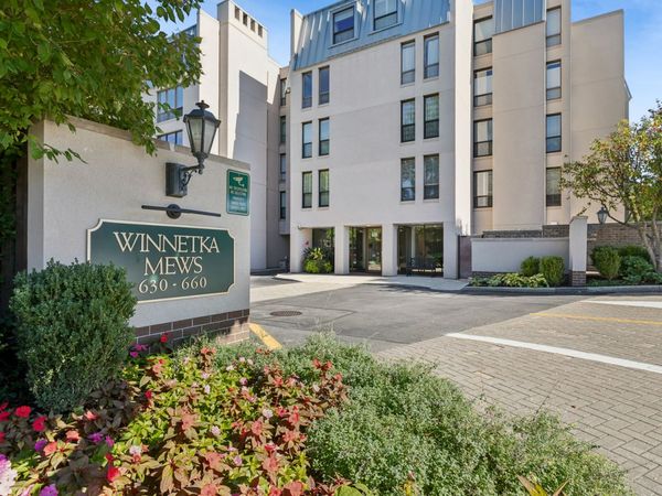 650 WINNETKA MEWS, Unit 109, Winnetka, IL 60093