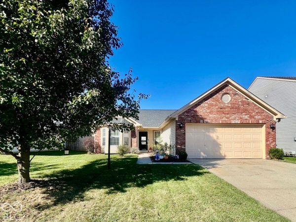 2390 Lakecrest Drive , Columbus, IN 47201