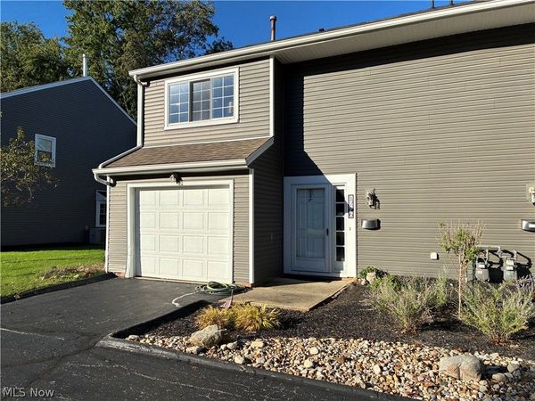 1746 Walnut Lane, Rocky River, OH 44116