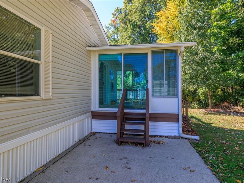 77 Periwinkle Drive, Olmsted Township, OH 44138 Photo 6