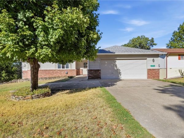 150 Holiday Island Drive, Holiday Island, AR 72631