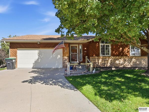 5927 S 136th Circle, Omaha, NE 68137