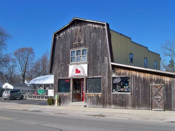 1437 Washington Avenue, Grand Haven, MI 49417