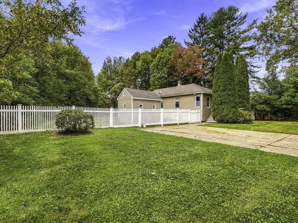 24 Washington Street, Mendon, MA 01756