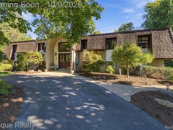 1570 Lomond Lane, Rochester Hills, Mi 48309