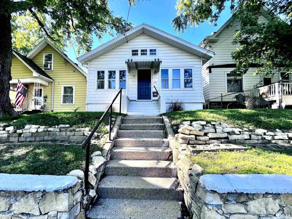 133 NE ROCK ISLAND Avenue, Peoria, IL 61603