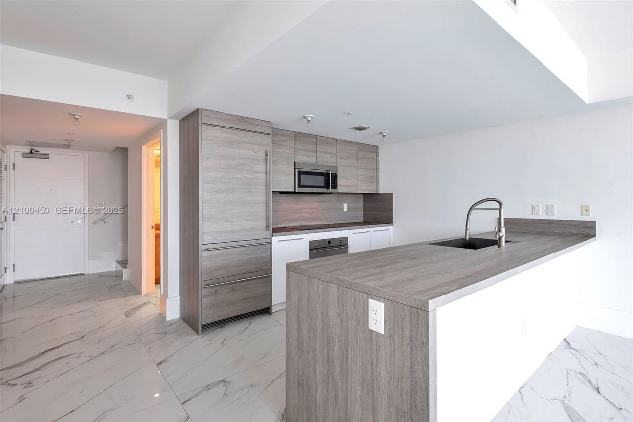 400 Sunny Isles Blvd , Unit 917, Sunny Isles Beach, FL 33160 Photo