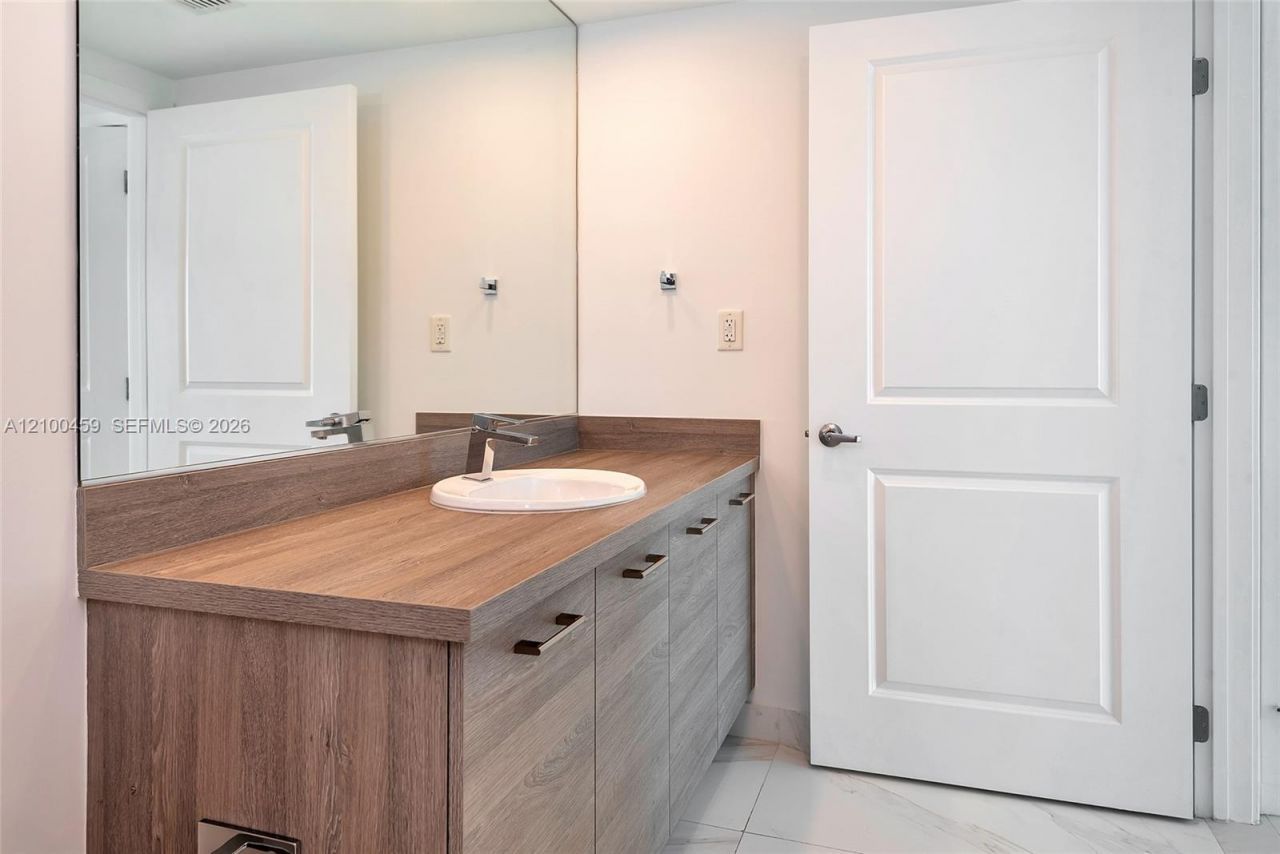 400 Sunny Isles Blvd , Unit 917, Sunny Isles Beach, FL 33160 Photo