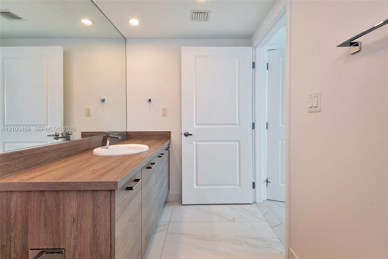 400 Sunny Isles Blvd , Unit 917, Sunny Isles Beach, FL 33160 Photo