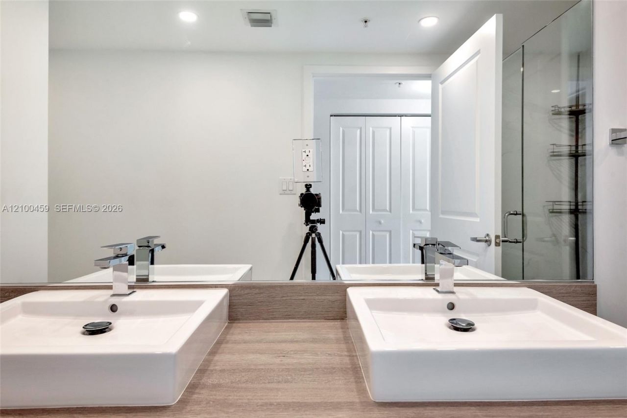 400 Sunny Isles Blvd , Unit 917, Sunny Isles Beach, FL 33160 Photo