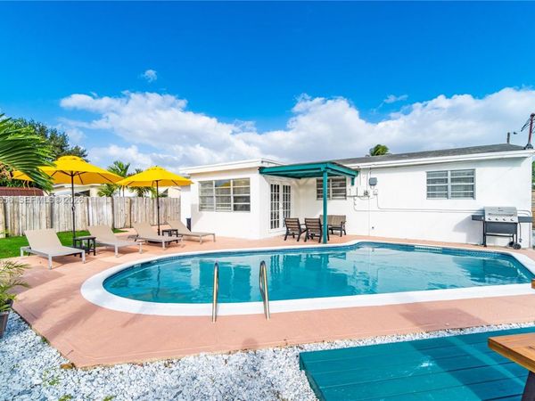 730 N 72nd Ter , Hollywood, FL 33024