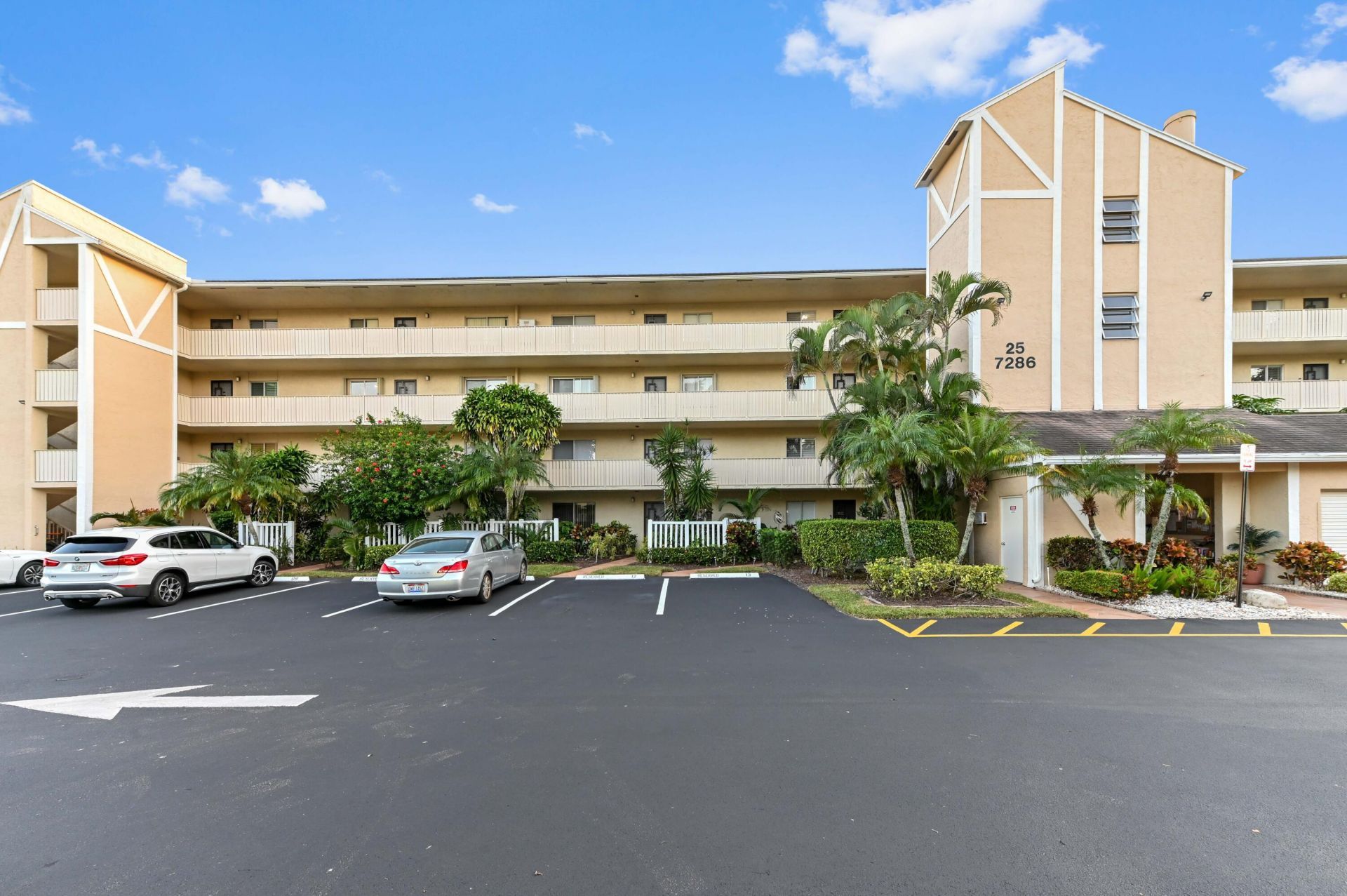 7286 Huntington Lane, Unit 402, Delray Beach, FL 33446 Photo