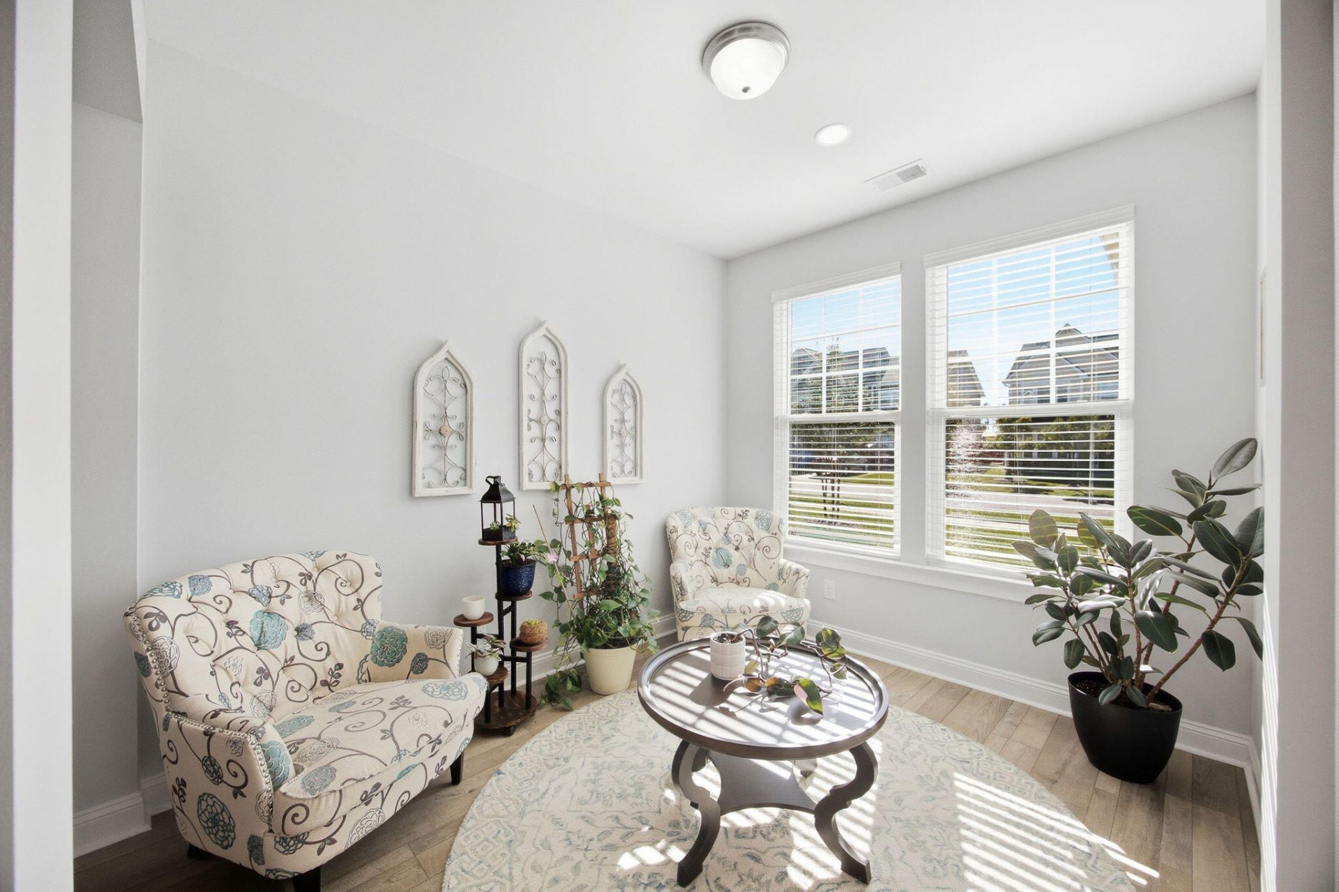 449 Spectrum Road Photo 7
