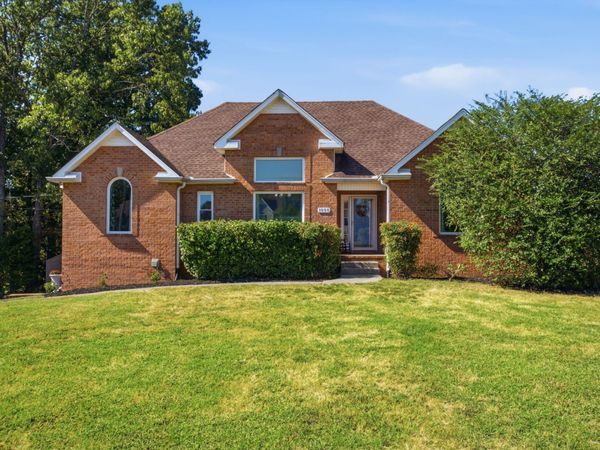 1050 Moncrief Cir, Greenbrier, TN 37073