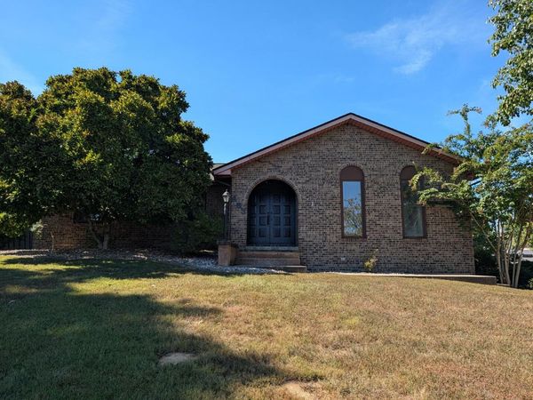 653 N Indian Hill Drive , Herrin, IL 62948