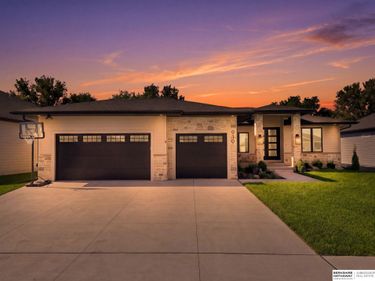 919 N 106th Street, Lincoln, NE 68527