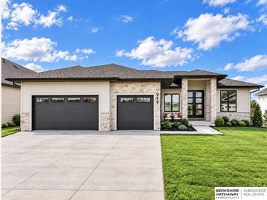 919 N 106th Street, Lincoln, NE 68527