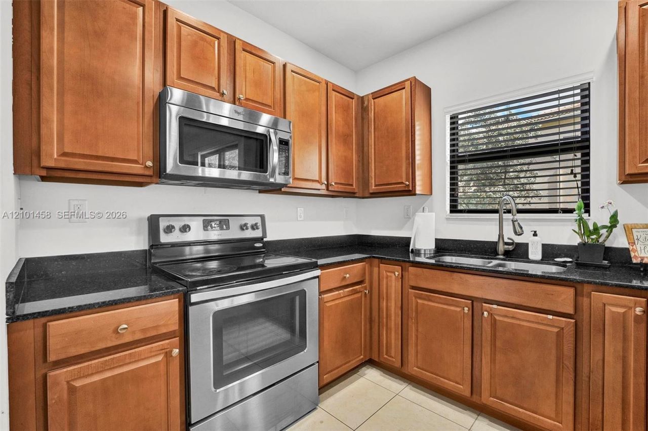 371 NE 194th Ter , Miami, FL 33179 Photo