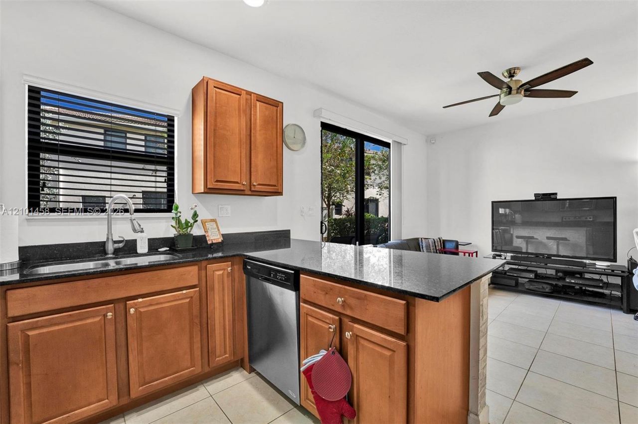 371 NE 194th Ter , Miami, FL 33179 Photo