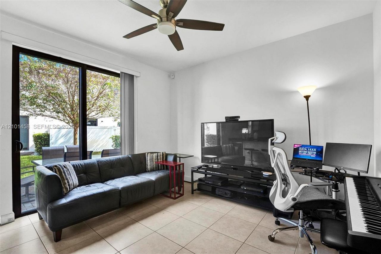 371 NE 194th Ter , Miami, FL 33179 Photo