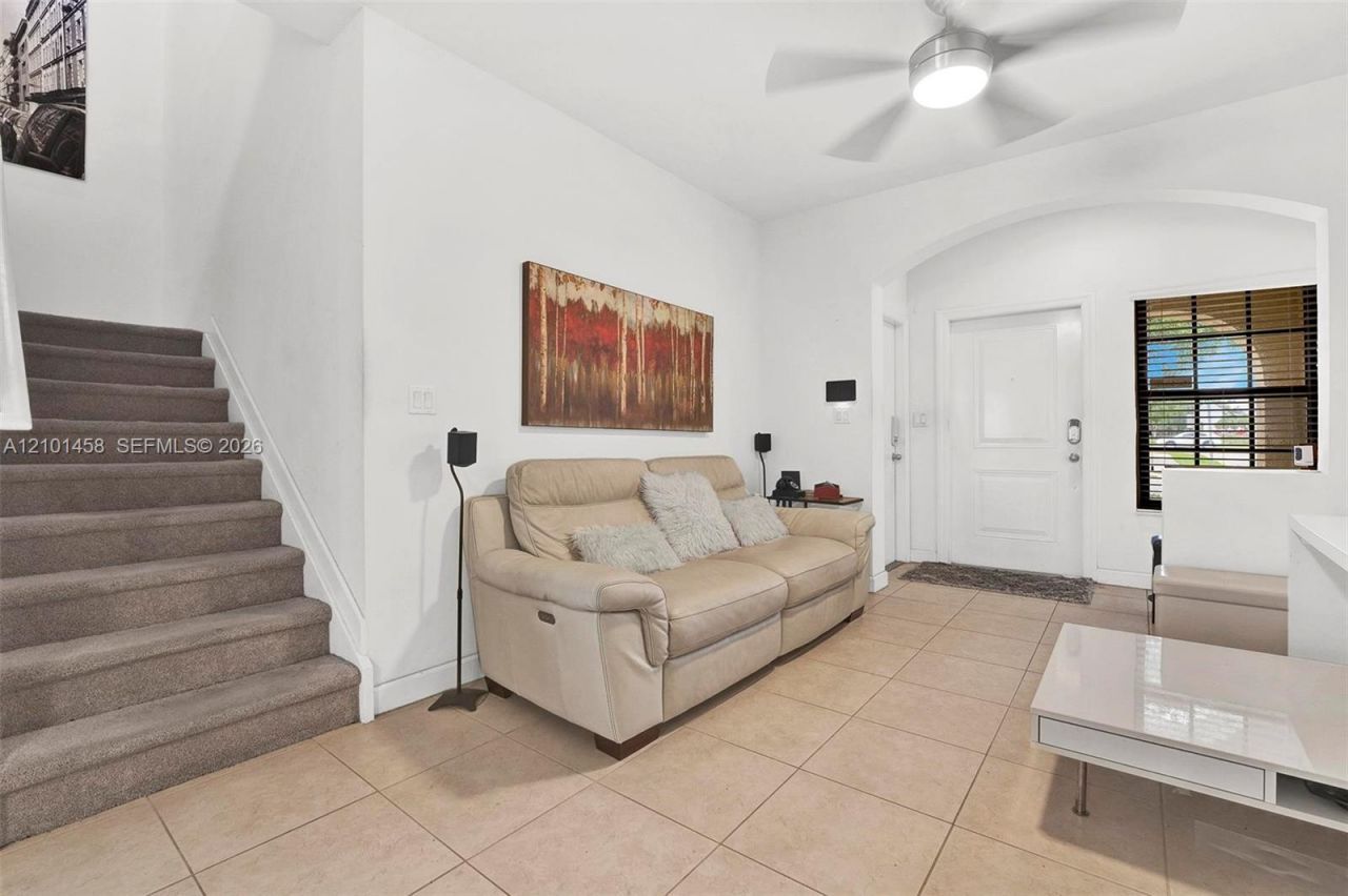 371 NE 194th Ter , Miami, FL 33179 Photo