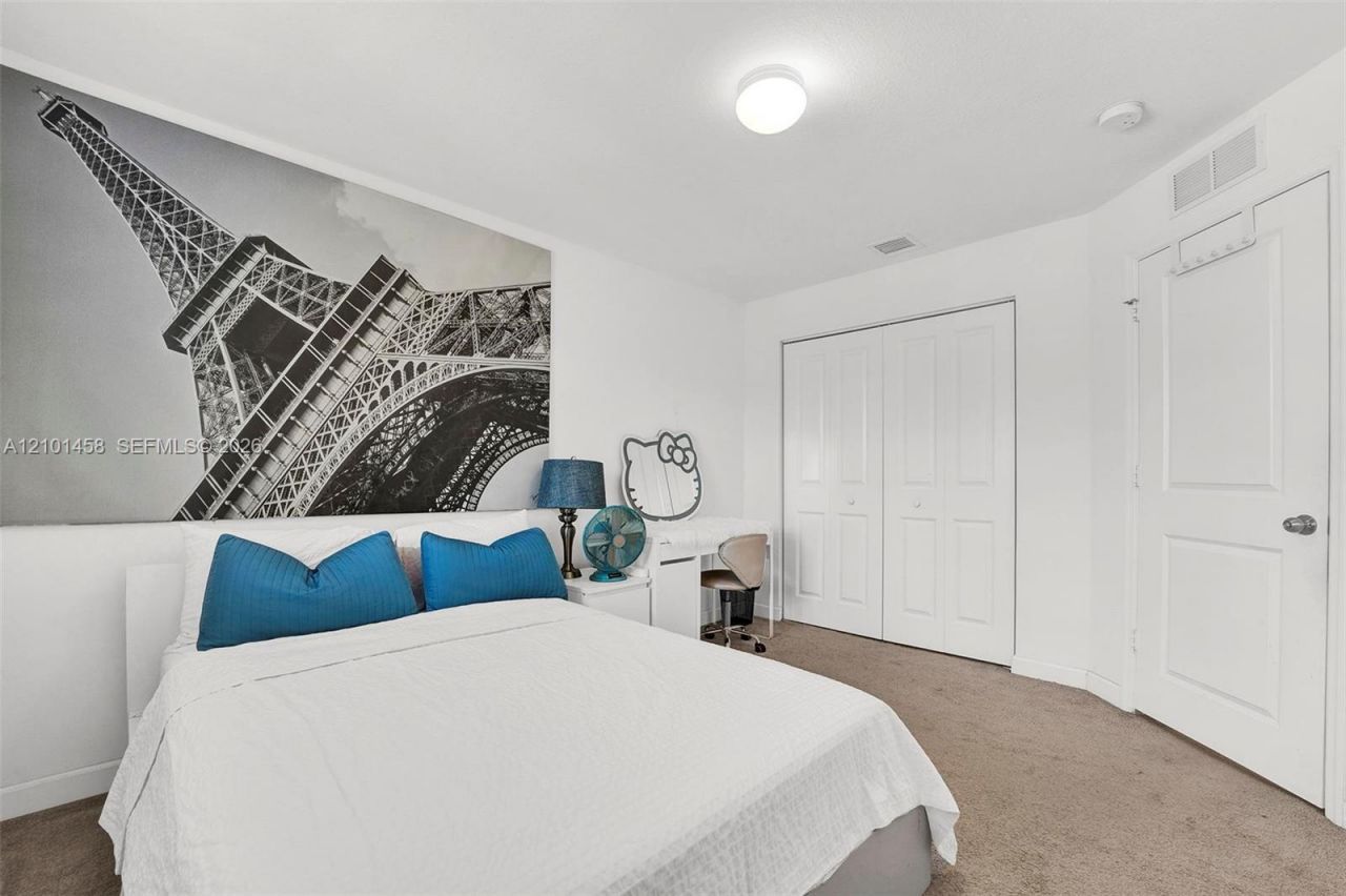 371 NE 194th Ter , Miami, FL 33179 Photo