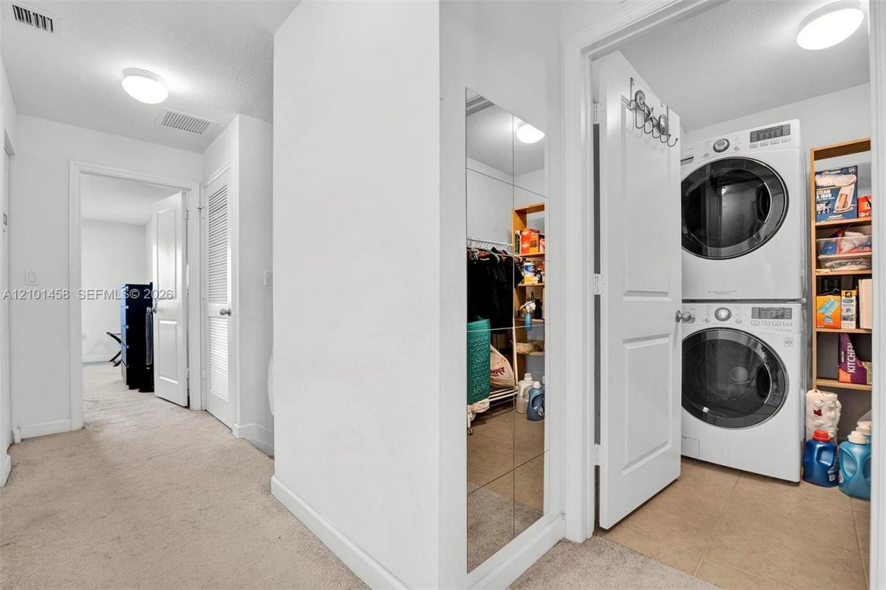 371 NE 194th Ter , Miami, FL 33179 Photo