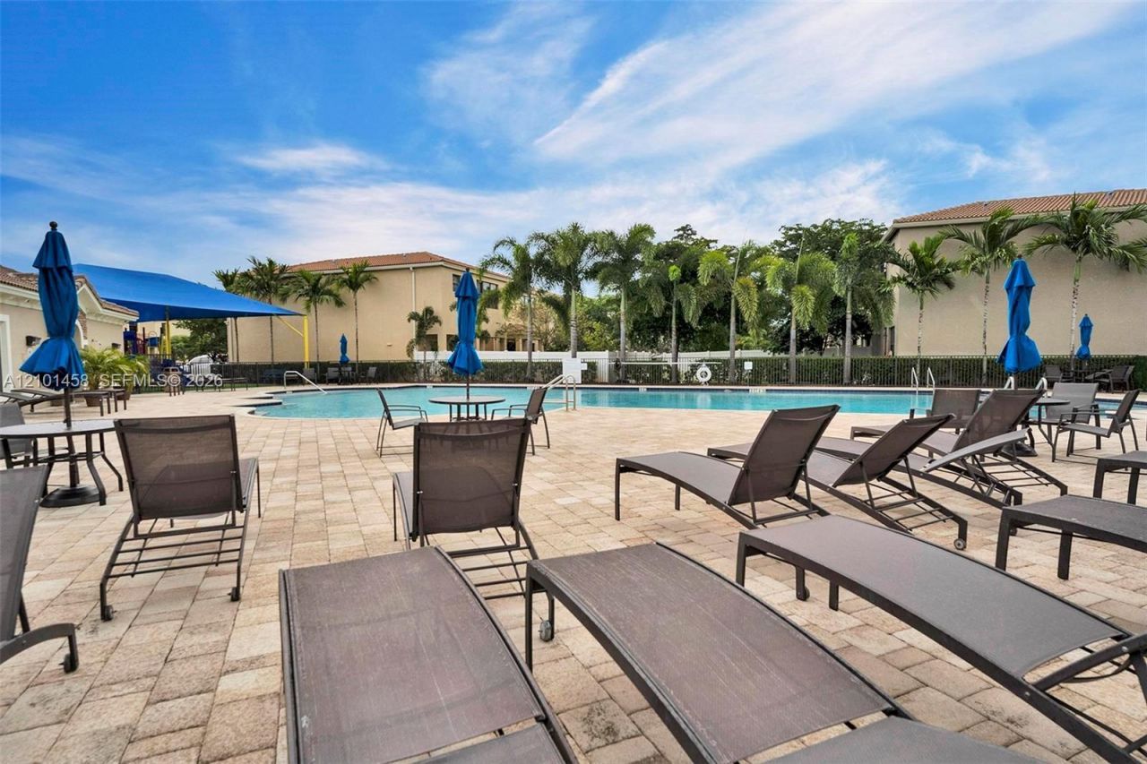 371 NE 194th Ter , Miami, FL 33179 Photo