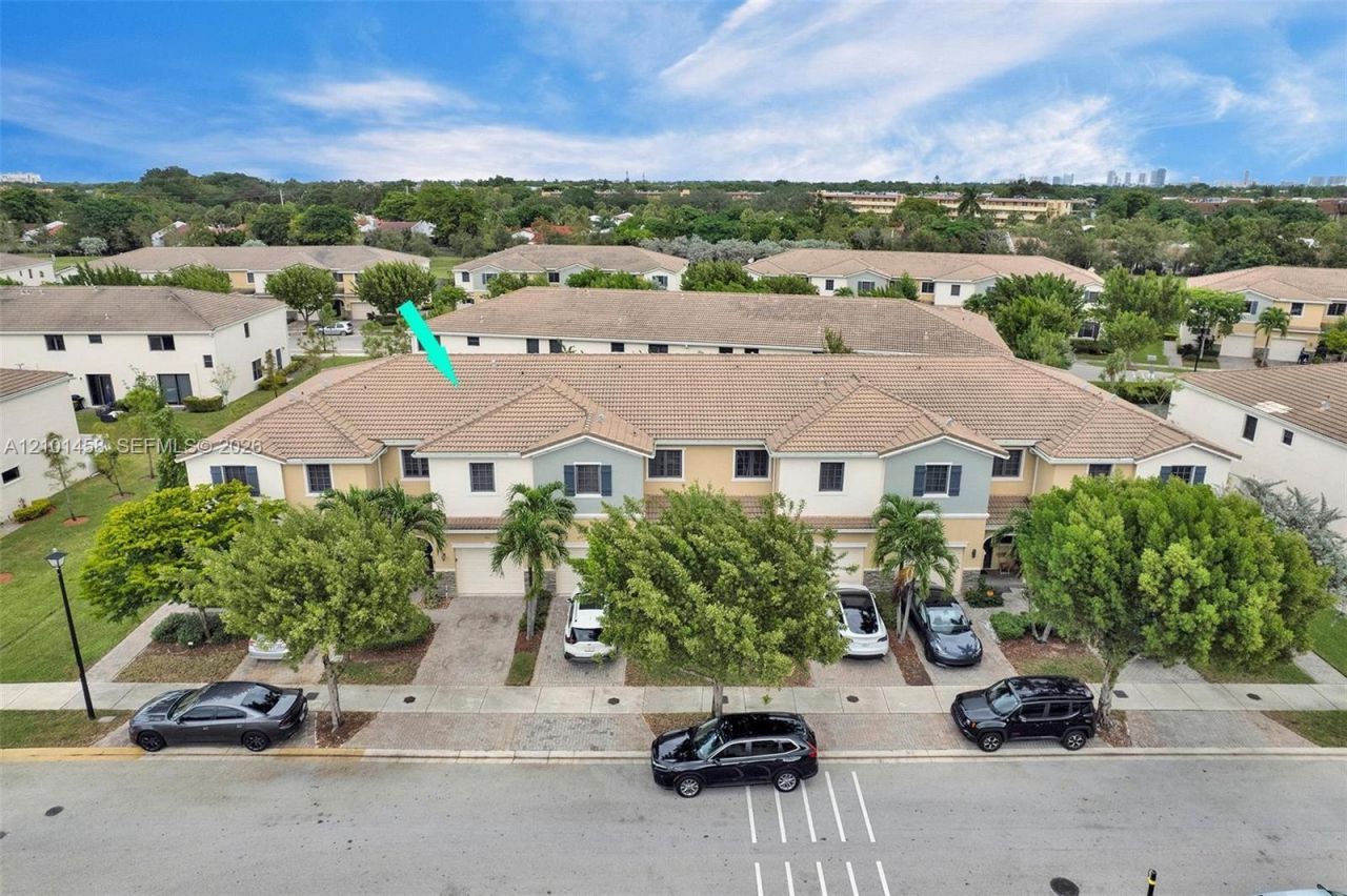 371 NE 194th Ter , Miami, FL 33179 Photo
