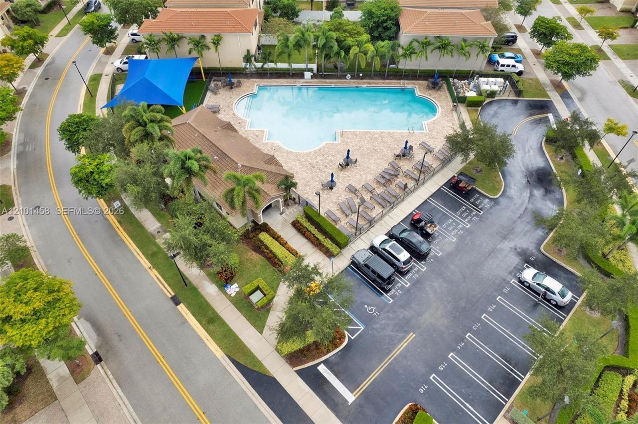 371 NE 194th Ter , Miami, FL 33179 Photo