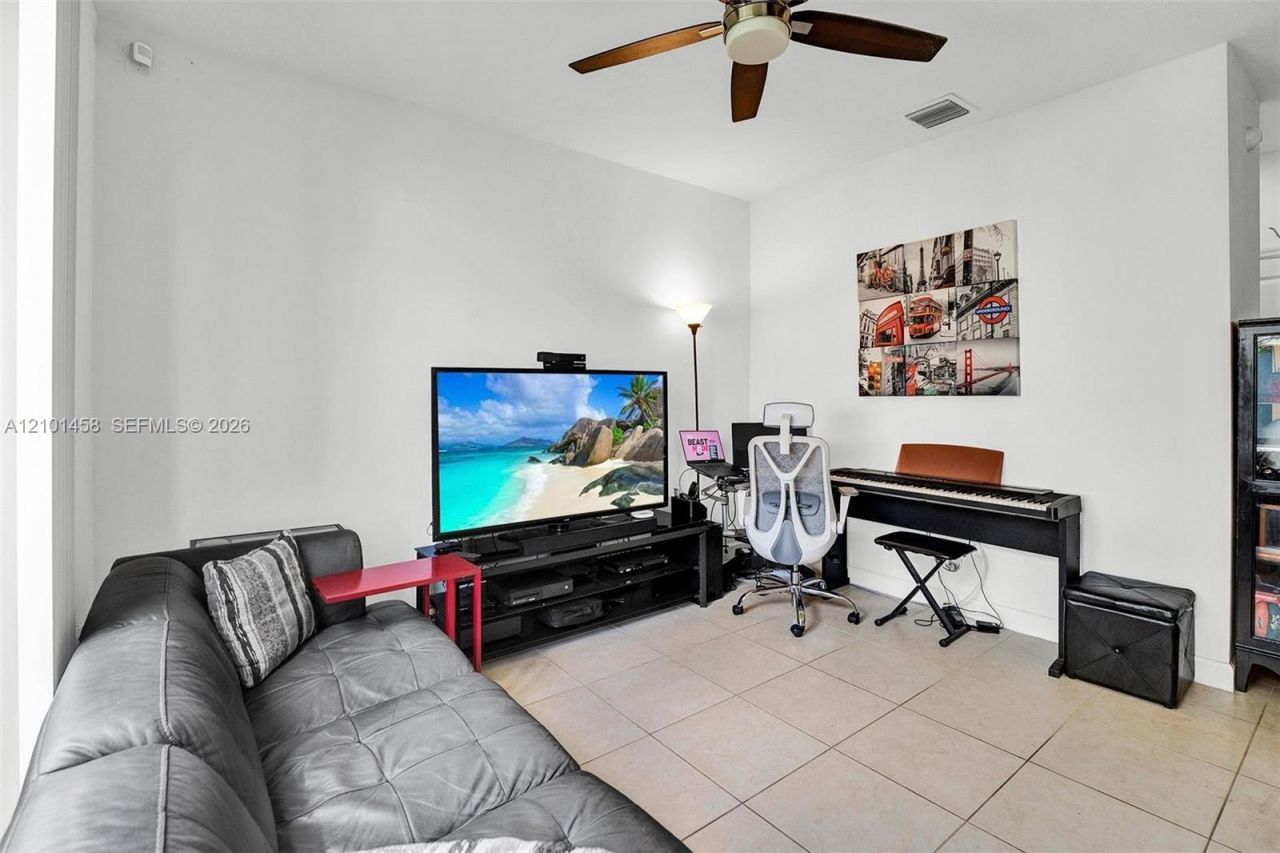 371 NE 194th Ter , Miami, FL 33179 Photo