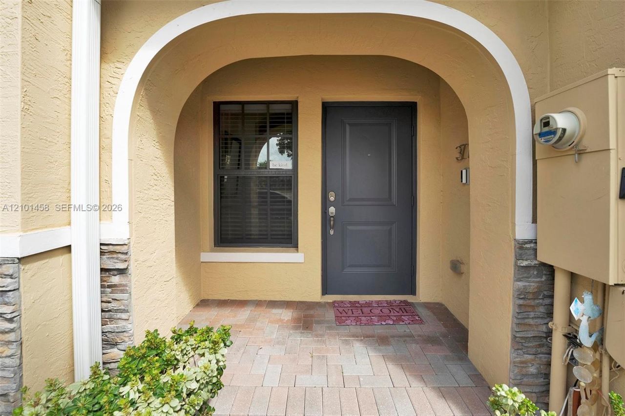 371 NE 194th Ter , Miami, FL 33179 Photo