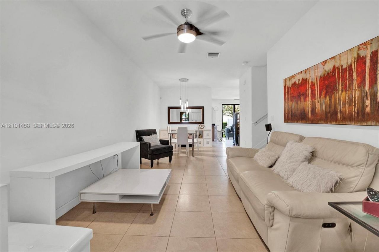 371 NE 194th Ter , Miami, FL 33179 Photo