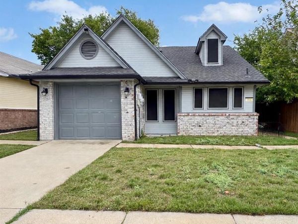 911 Gaynor Avenue, Duncanville, TX 75137
