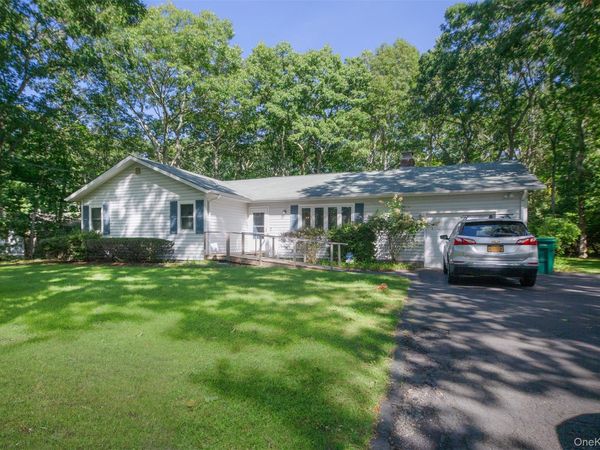42 Squires Avenue , East Quogue, NY 11942