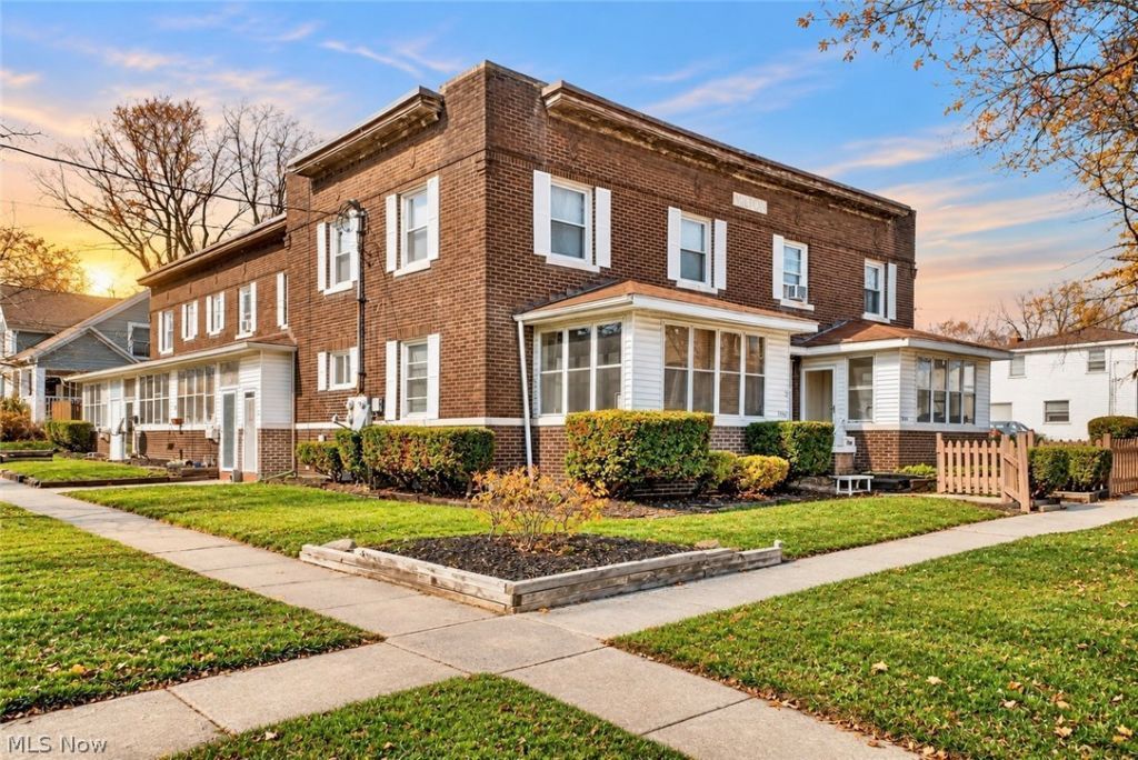 1906 3rd Street , Cuyahoga Falls, OH 44221