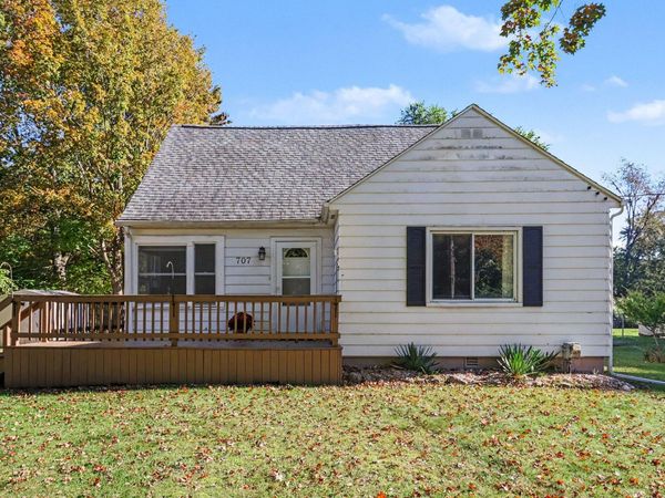 707 S Lagrave Street, Paw Paw, MI 49079
