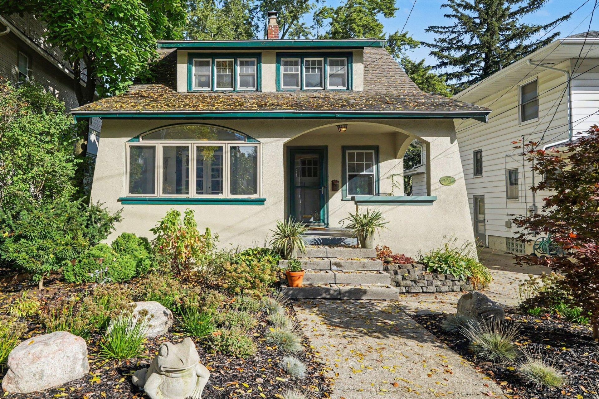 1653 Wealthy Street Se, East Grand Rapids, MI 49506 Main Photo