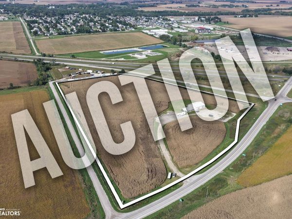 4299 Lewis Access Road, Center Point, IA 52213
