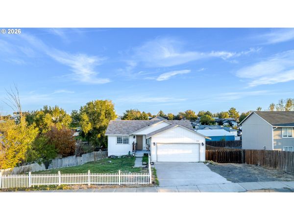 545 E THEATER LN, Hermiston, OR 97838