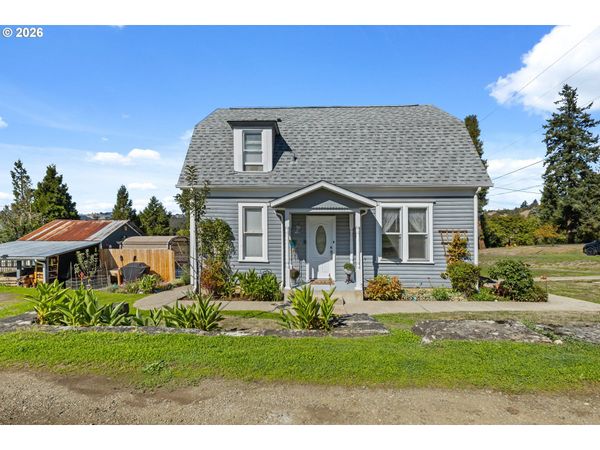 215 SE 5TH ST, Oakland, OR 97462