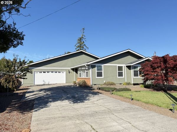 1145 8TH ST, Florence, OR 97439