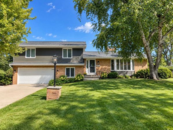 1800 Quebec Avenue N, Golden Valley, MN 55427