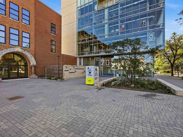 201 E Washington St, Unit 902, Iowa City, IA 52240