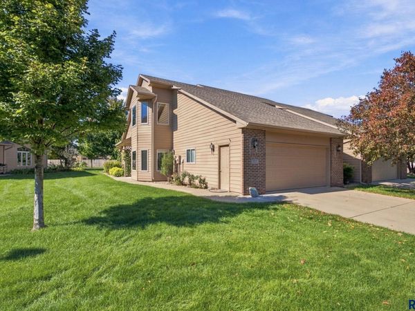 8103 S Brenda Pl, Sioux Falls, SD 57108